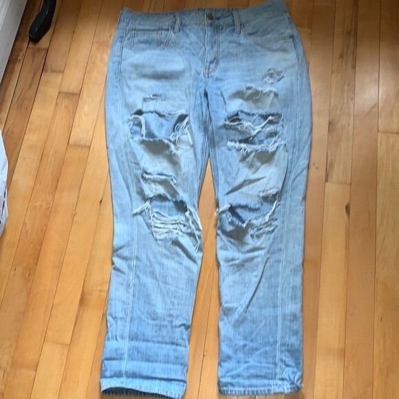 American Eagle Tomgirl Ripped Jeans 10 - Picture 1 of 10